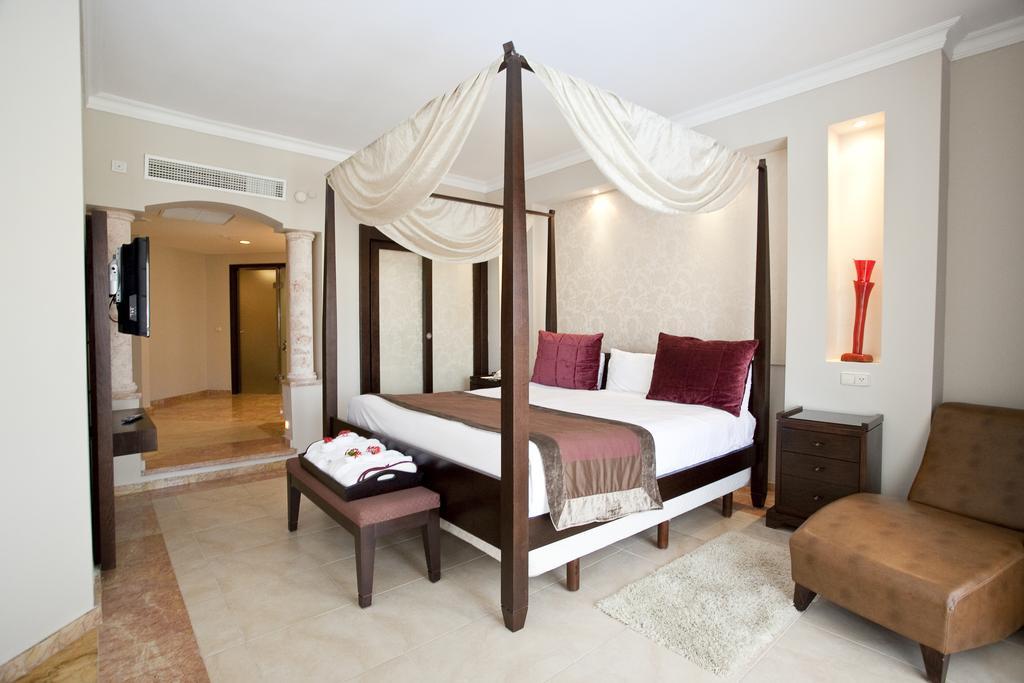 Suite Elegância Clube com 1 Quarto, Banheira de Hidromassagem e Acesso Wi-Fi Gratuito - Exclusivo Adultos (Maiores de 18 Anos)